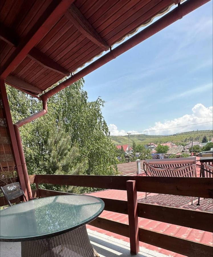 בישקק Tian-Shan Hotel מראה חיצוני תמונה
