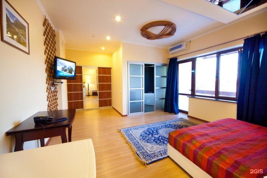 בישקק Tian-Shan Hotel מראה חיצוני תמונה