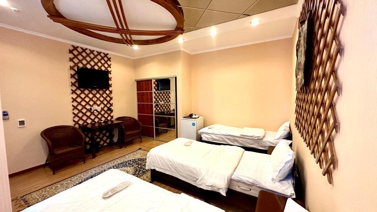 בישקק Tian-Shan Hotel מראה חיצוני תמונה