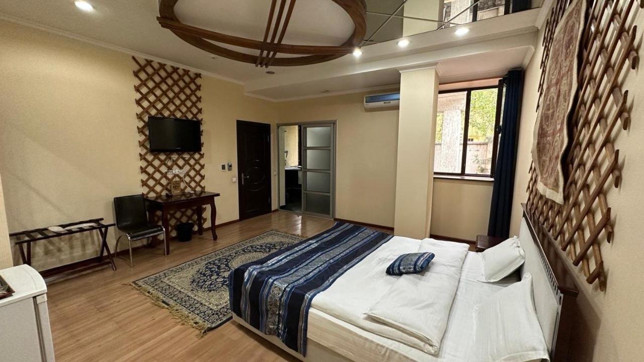 בישקק Tian-Shan Hotel מראה חיצוני תמונה