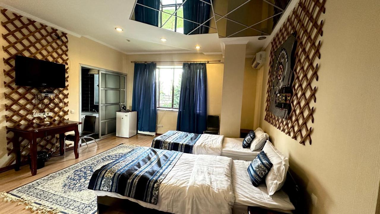 בישקק Tian-Shan Hotel מראה חיצוני תמונה