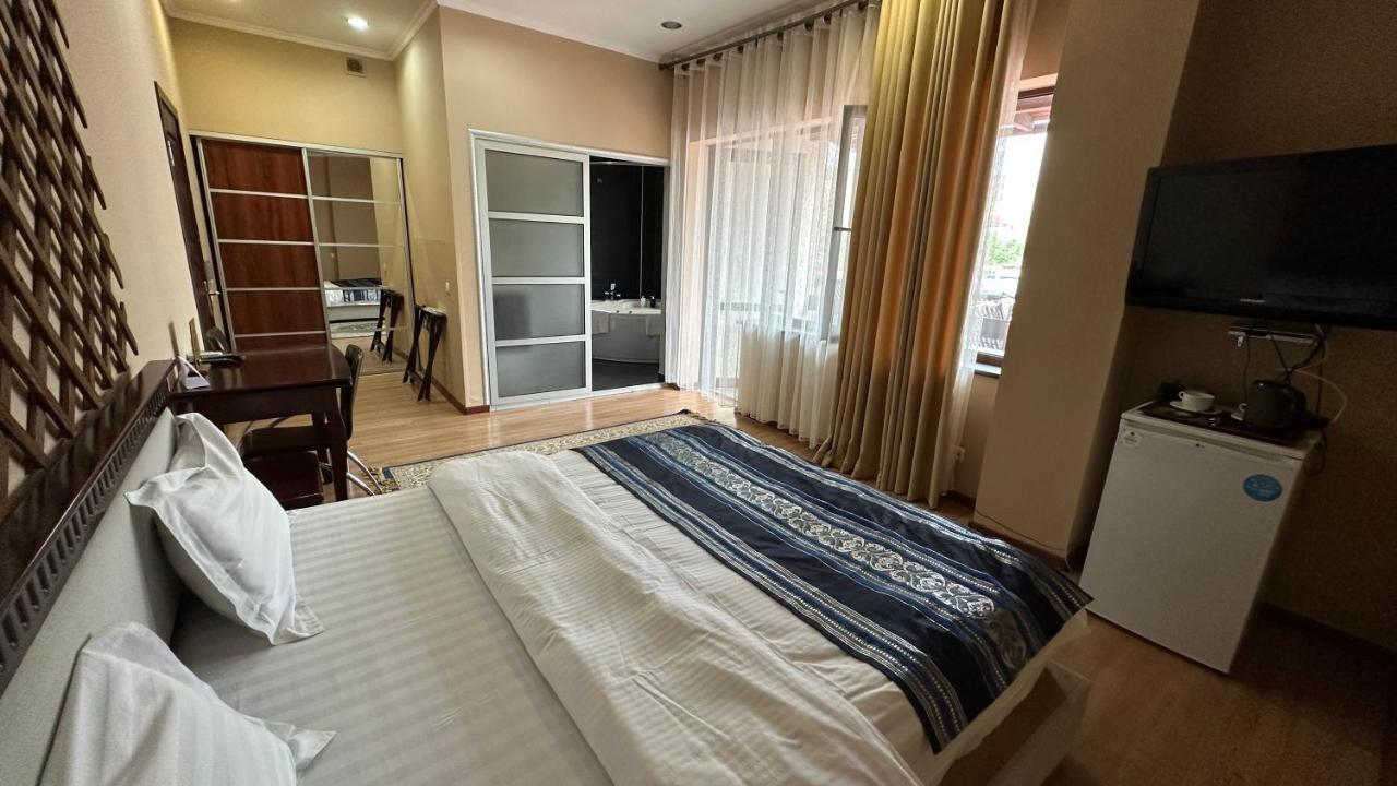 בישקק Tian-Shan Hotel מראה חיצוני תמונה
