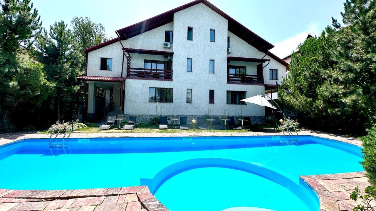 בישקק Tian-Shan Hotel מראה חיצוני תמונה
