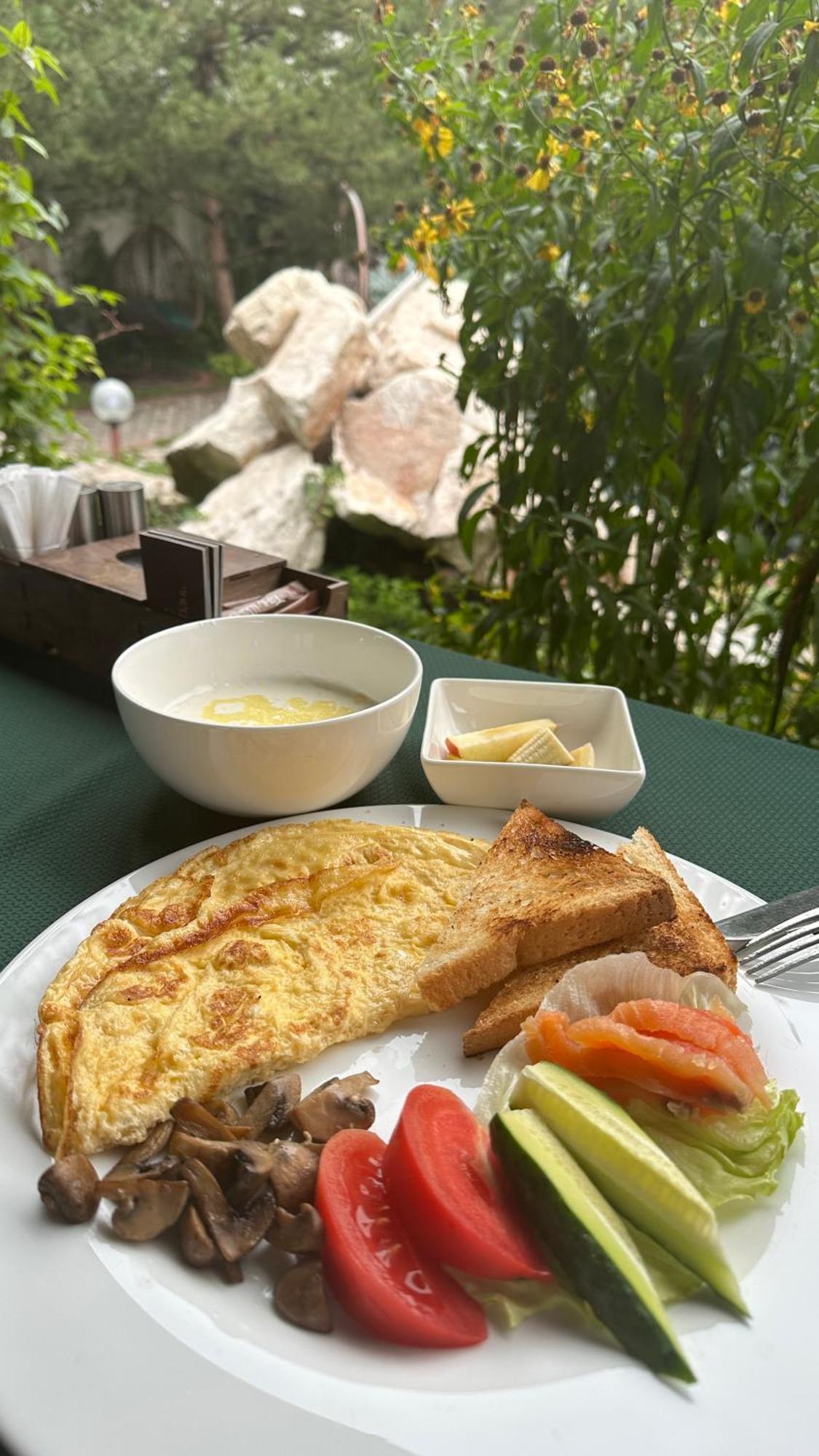 בישקק Tian-Shan Hotel מראה חיצוני תמונה