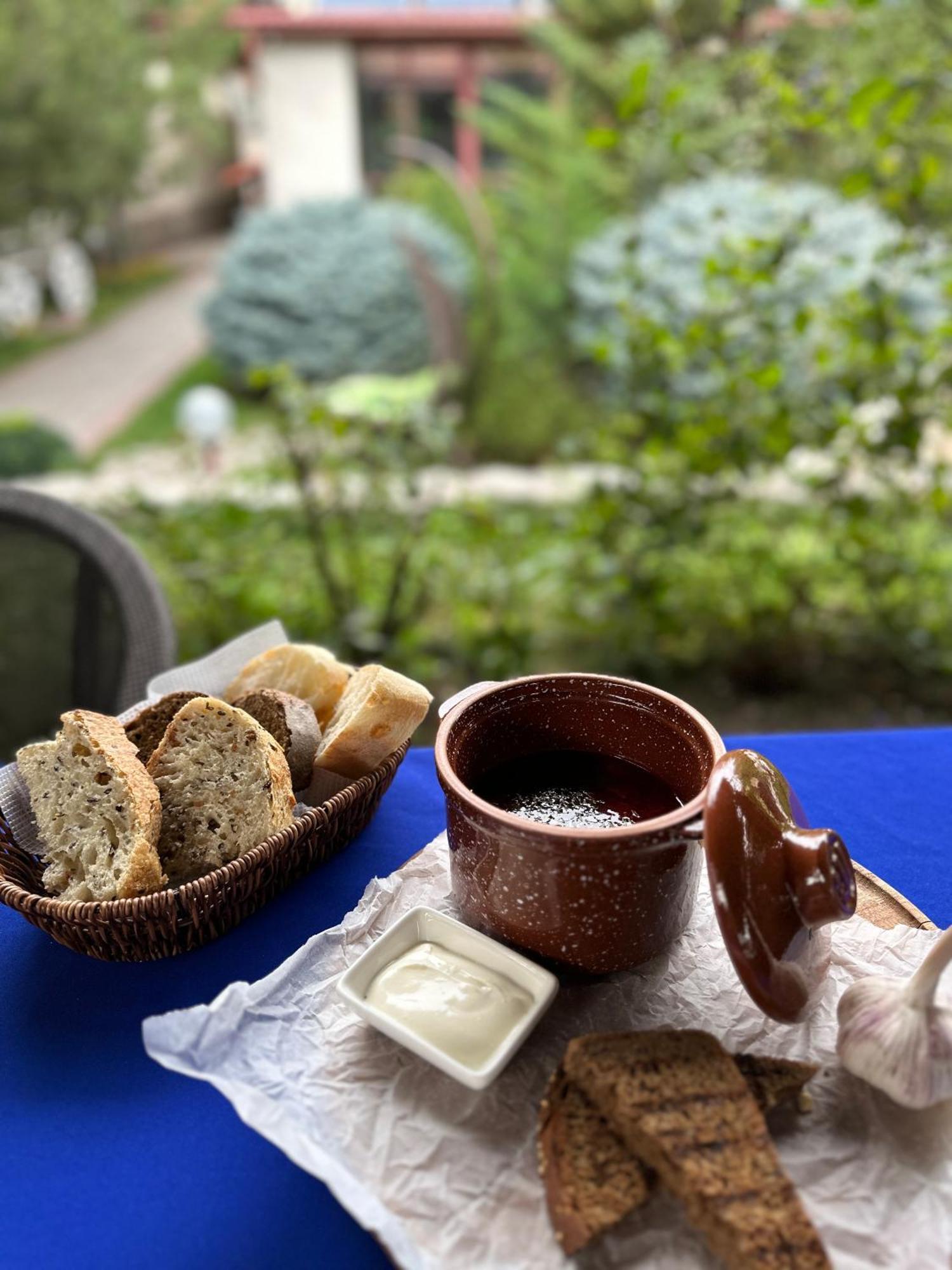 בישקק Tian-Shan Hotel מראה חיצוני תמונה
