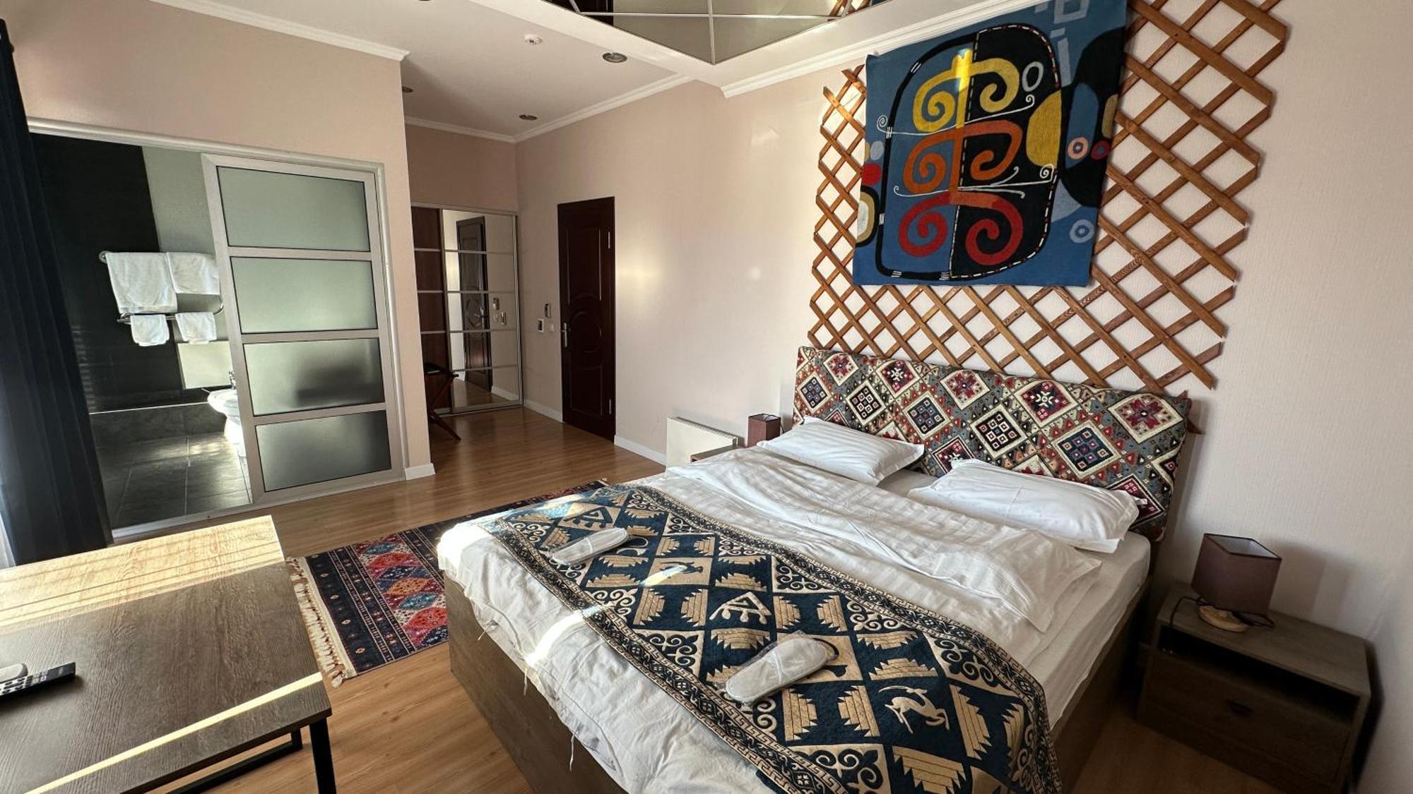 בישקק Tian-Shan Hotel מראה חיצוני תמונה