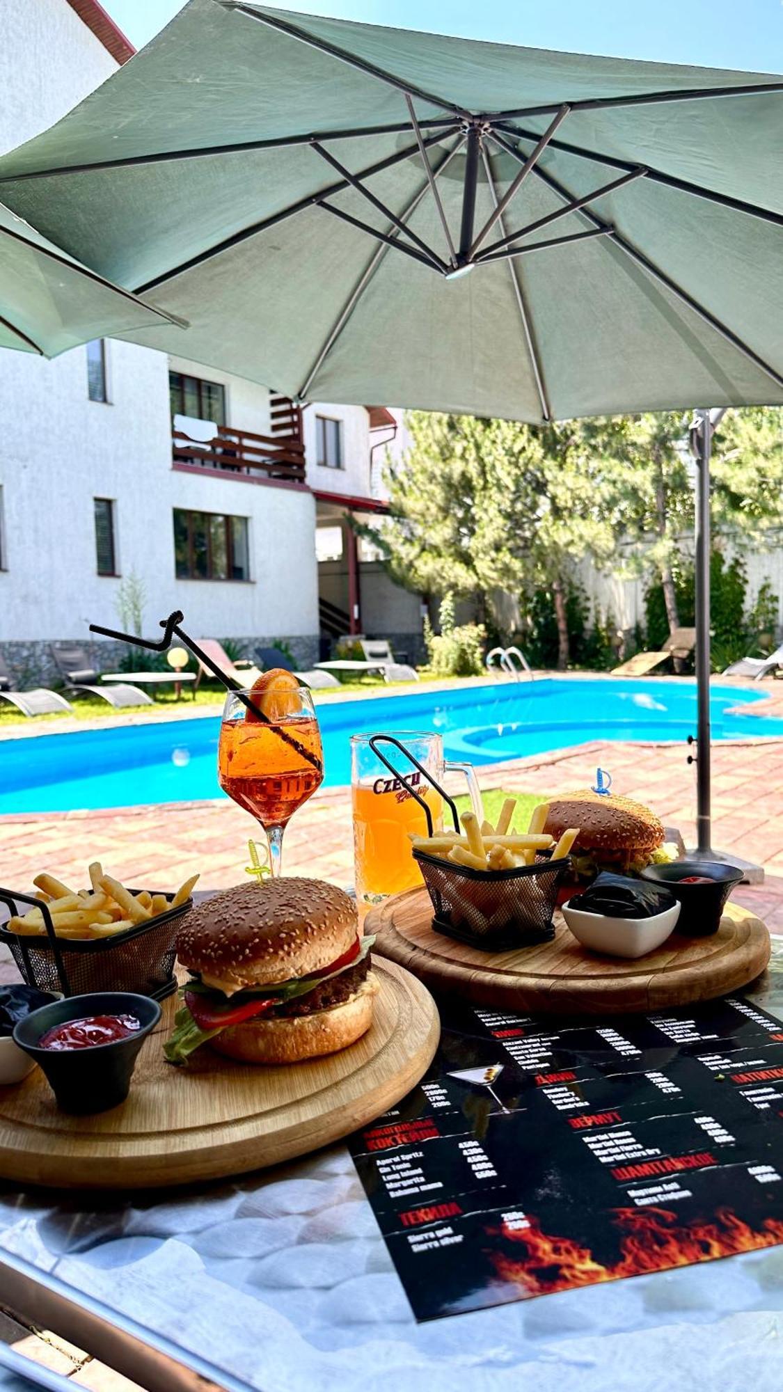 בישקק Tian-Shan Hotel מראה חיצוני תמונה