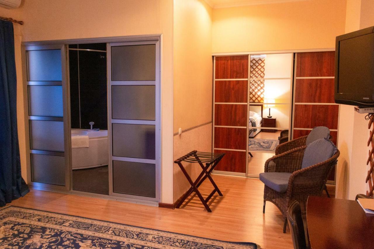 בישקק Tian-Shan Hotel מראה חיצוני תמונה