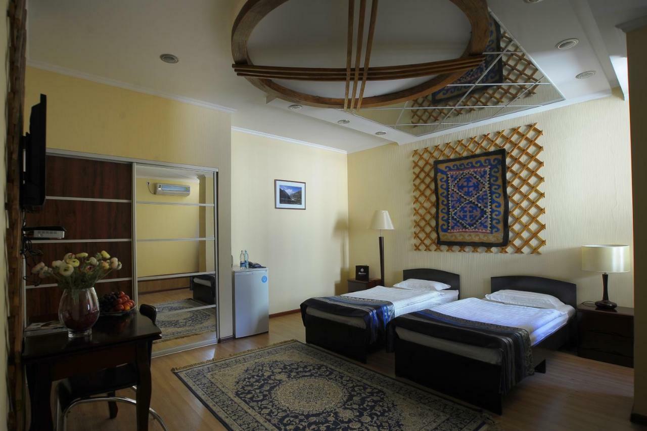 בישקק Tian-Shan Hotel מראה חיצוני תמונה
