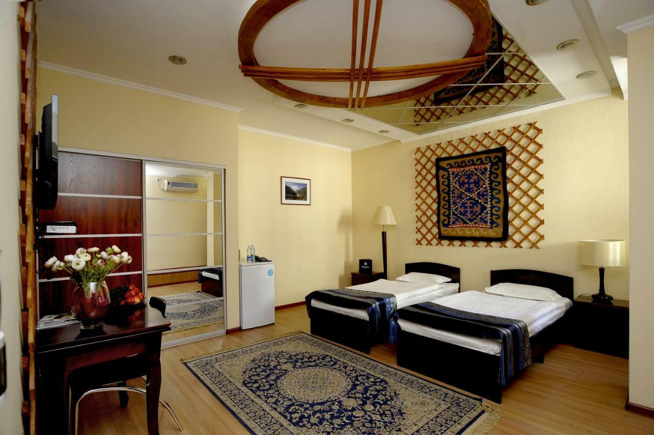 בישקק Tian-Shan Hotel מראה חיצוני תמונה