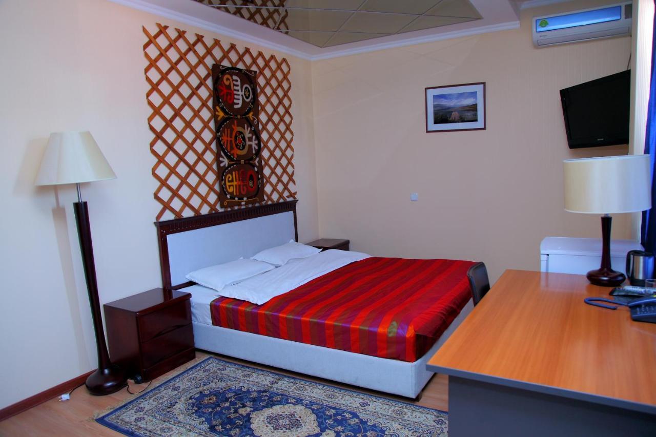 בישקק Tian-Shan Hotel מראה חיצוני תמונה