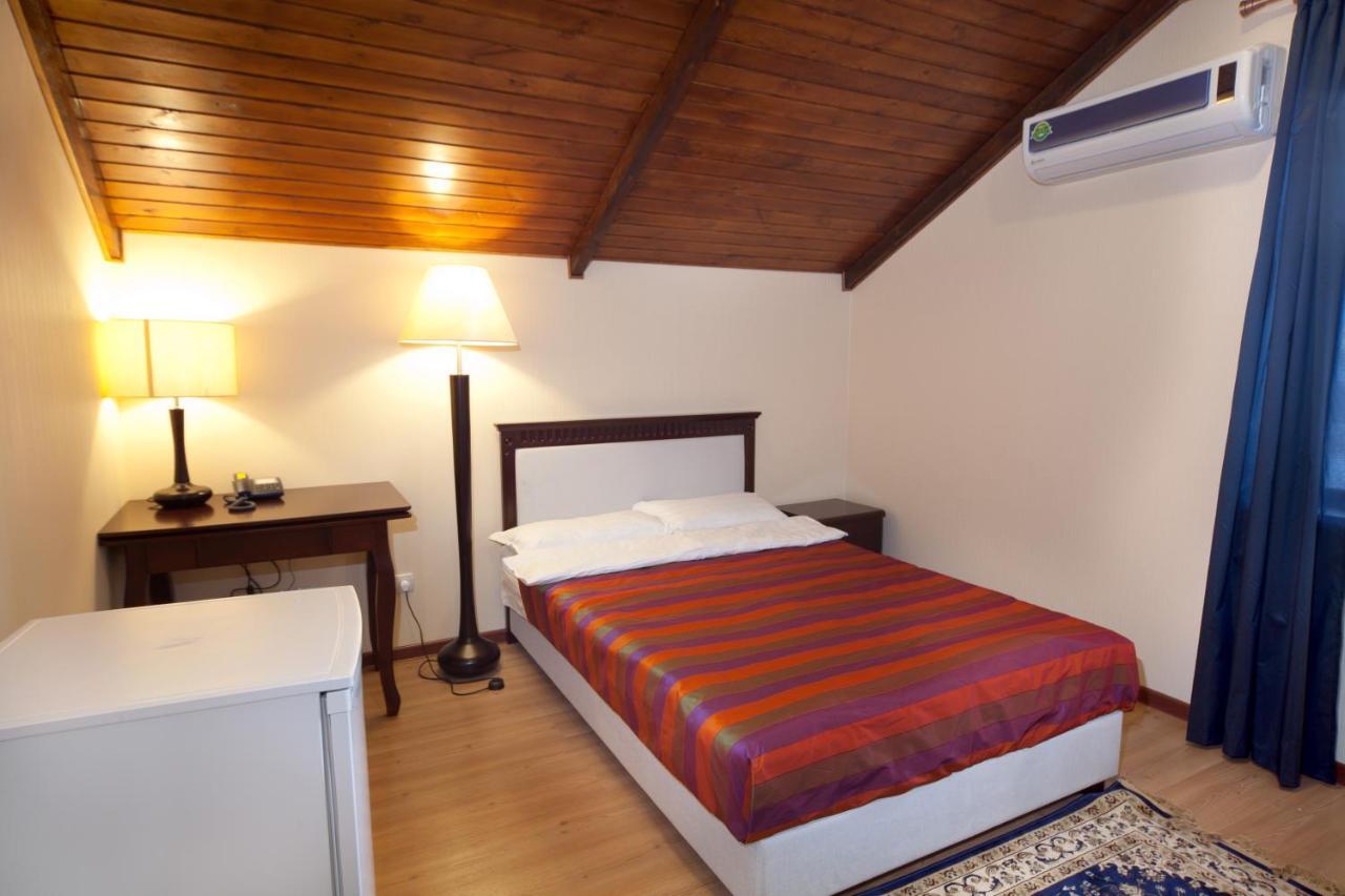 בישקק Tian-Shan Hotel מראה חיצוני תמונה